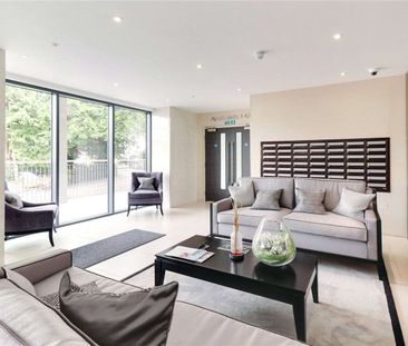 A stylish luxury apartment boasting contemporary accommodation. - Photo 1