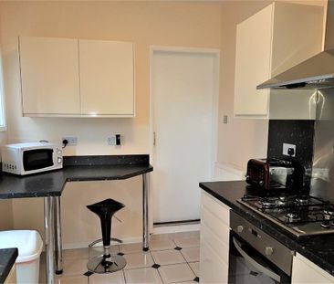 1 bedroom in a house share to rent - Photo 4