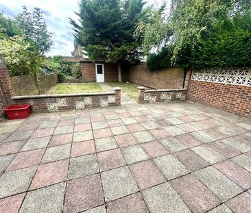 4 bedroom semi-detached house to rent - Photo 6