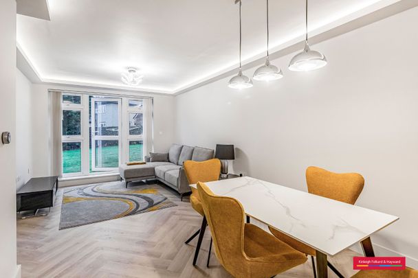 Oakleigh Road North, London, N20 - Photo 1