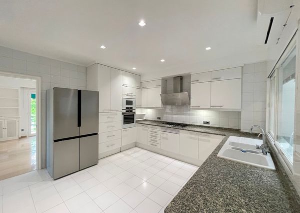 Magnifico apartamento en el Paseo Mallorca, Palma. Terraza, sin muebles, parking, 4 dormitorios.