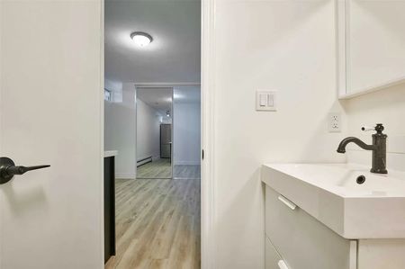 For Lease - 291 Scarlett Road Unit# 101, Toronto, Ontario - Photo 3