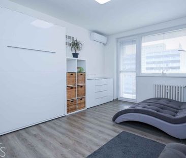 PREŠOVSKÁ - garsónka 33 m2 s loggiou a výhľadom na zeleň, IHNEĎ VOĽNÝ - Photo 2