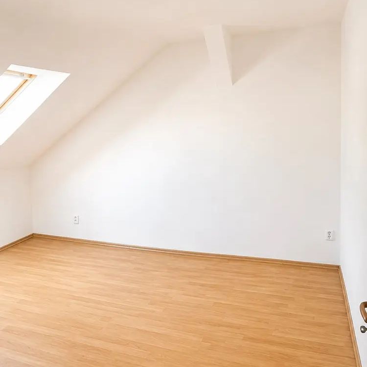 Pronájem udržovaného bytu 2+1 v bezprostřední blízkosti centra města na ulici Cihlářská - Photo 1