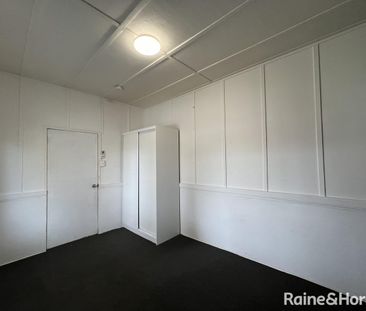 Family home in central and convenient location - Photo 3