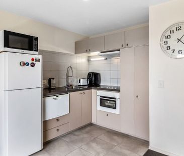 1-Bedroom - Modern & Practical in Mt Roskill - Photo 2