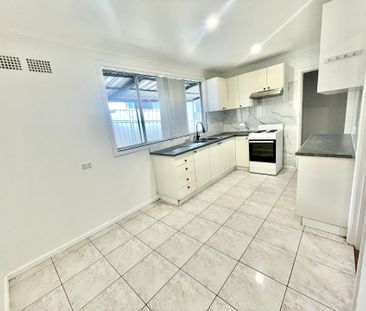 COSY 4 BEDROOM RENOVATED HOME - Photo 3