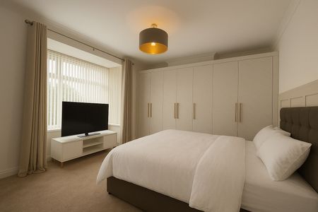 3 Bed Terraced House, Waterloo Road, B66 - Photo 2