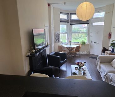 1 Bed - flat 7, 35 Richmond Road, Headingley, Leeds - LS6 1BX - Stu... - Photo 2