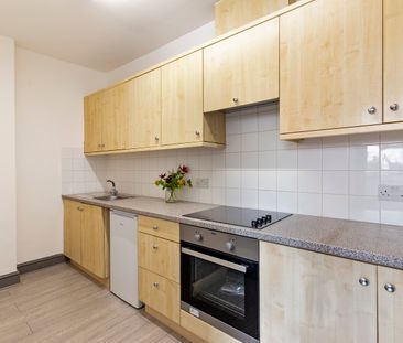 🏡 Modern Victorian Property with Bedsits and their own Private Kitc... - Photo 2