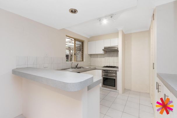 FANTASTIC 3 BEDROOM 2 BATHROOM TOWNHOUSE IN SOUTH PERTH! - Photo 1
