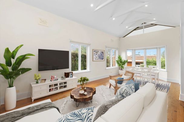 Beautifully renovated family haven with lush gardens - Photo 1