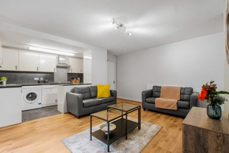 11 ASH GROVE Leeds - LS6 1AX - Photo 2