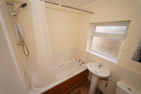3 bedroom end of terrace house to rent - Photo 5