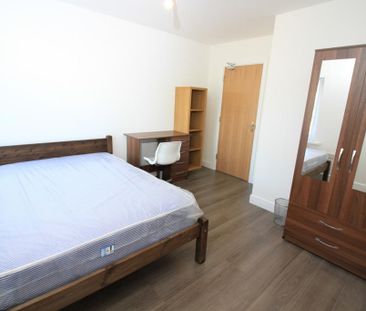 6 bedroom terraced house to rent - Photo 5