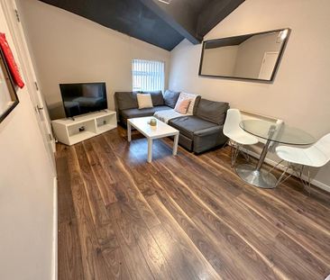 4 bedroom flat to rent - Photo 3