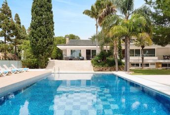 Luxury Villa for rent in Las Chapas, Spain