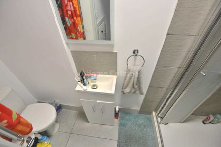 Grange Ave, Reading - Photo 3