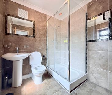 Muirfield, East Acton, London, W3 7NR - Photo 4