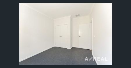 Near-New, Warm & Spacious Family Home for Rent - Photo 4