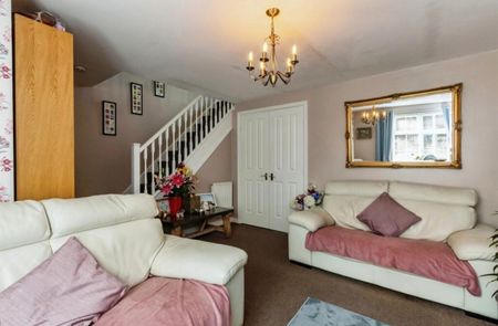 3 Bed Terraced House, Leonard Street, NG6 - Photo 2