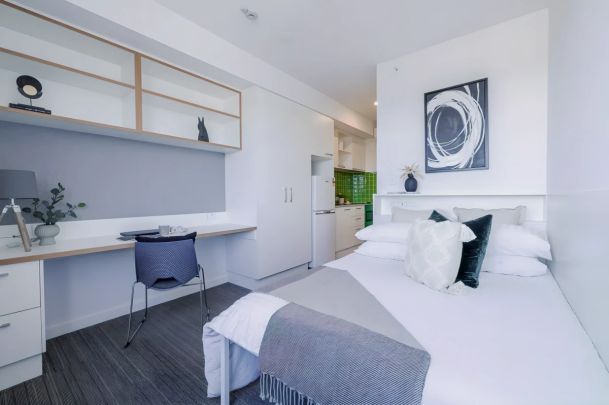 Deluxe Studio with Double Bed - South(Mid floor(Level 6-15)) - Photo 1