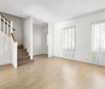 Modern Family Living in the Heart of Hoppers Crossing - Photo 3