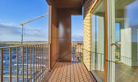 Lys 2-værelses lejlighed med stort badeværelse og altan på 3. sal - Foto 2