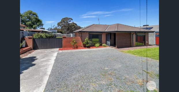 CONVENIENT CANADIAN LIVING - YOUR NEXT HOME AWAITS - Photo 1