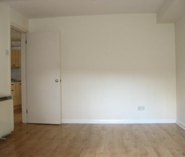 1 Bed Flat, Greenwich, SE10 - Photo 4