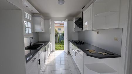 Villa F4 agréable et lumineuse, avec garage fermé, située dans lotissement calme - Photo 3