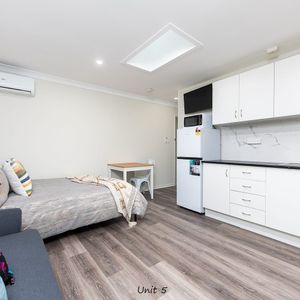 Self contained studio style - Furnished Unit in Bald Hills -Bills Included! - Photo 3