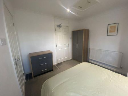 1 bedroom in a house share to rent - Photo 3