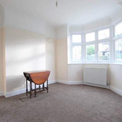 2 bedroom property to rent in Bushey - Photo 1