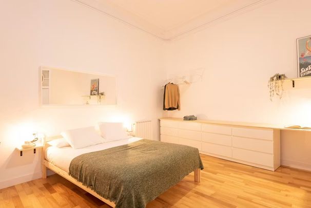 Carrer Gran de Gràcia, Barcelona, Catalonia 08012 - Photo 1