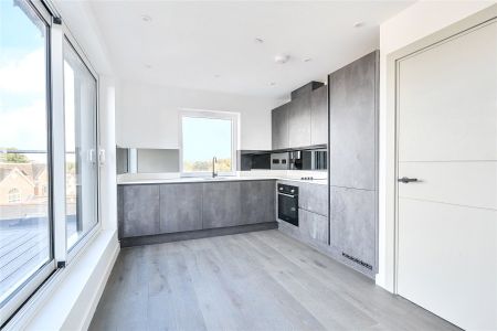 Rosemount Avenue, West Byfleet, Surrey, KT14 - Photo 4