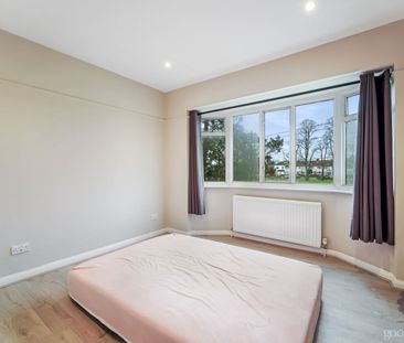 Carlingford Gardens, Mitcham, CR4 - Photo 6