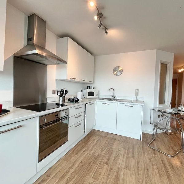 1 Bed Flat, Marco Island, NG1 - Photo 1