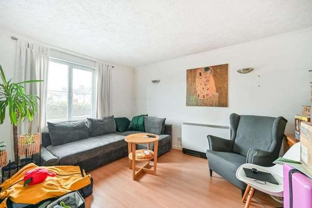 London Road, Isleworth, TW7 - Photo 1