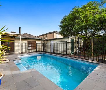 5 Bedroom Family Home! - Photo 6