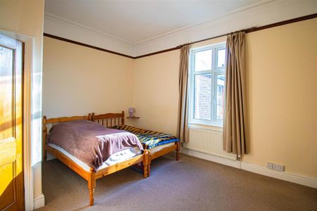 3 bedroom end of terrace house to rent - Photo 4