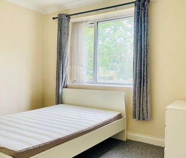 Room in a Shared House, Montrell Road, SW2 - Photo 3