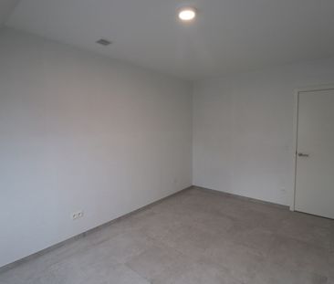 BEN-woning met 3 slaapkamers, terras met tuin, tuinberging en autos... - Photo 3