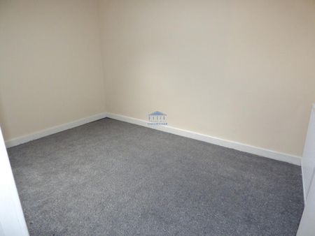 3 bedroom end of terrace house to rent - Photo 2