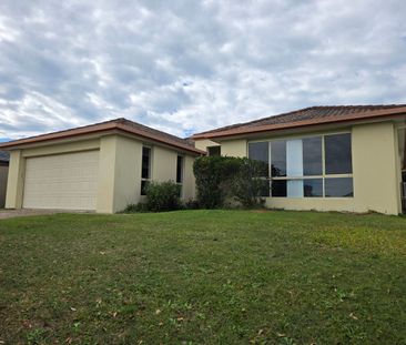Spacious Family Home in Arundel - Photo 2