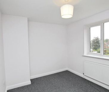 A well presented two bedroom house to rent in Kingswood with garden... - Photo 3