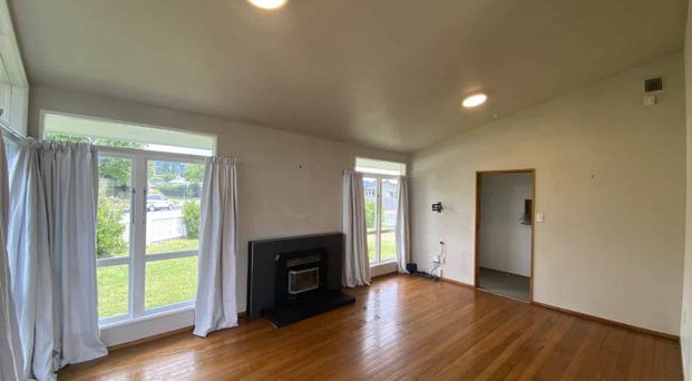 Warm & Sunny Family Home in Prime Location - Photo 1