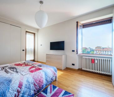 Ampio e luminoso bilocale in zona Washington - Photo 1