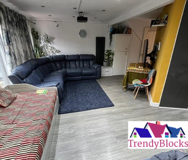 3 bedroom end of terrace house to rent - Photo 1