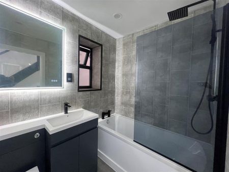 4 bedroom detached house to rent - Photo 5